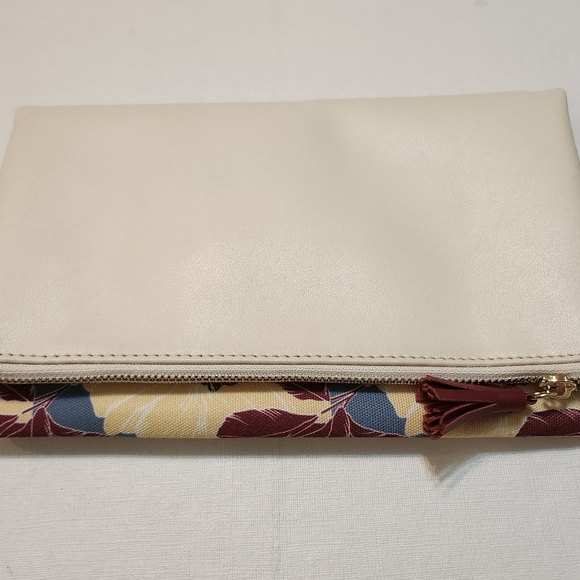 Rachel Pally Blue and Cream Floral Cosmetic Bag - Picture 5 of 9